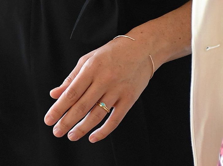 Меган Маркл променяла бриллианты на бирюзу «для силы»