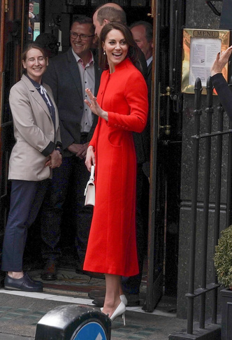 Кроп в самое сердце: принц Уильям «бесится» каждый раз, когда его вырезают из фото с Кейт Миддлтон