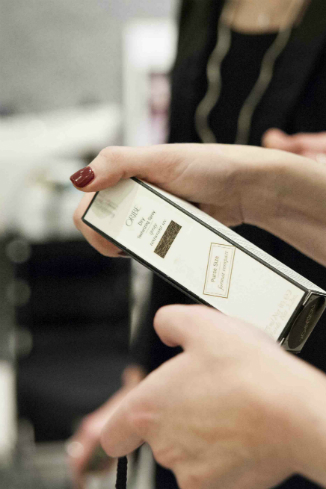 Сухой-спрей «Лак-текстура» от Oribe | Источник: Архив пресс-службы