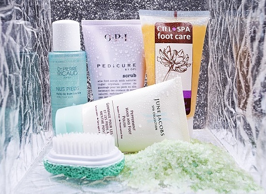 Dr. Pierre Ricaud Масло-молочко для ножных ванн Nus Pieds, OPI Скраб для ног Pedicure, CIEL Гель-скраб для ног, June Jacobs Скраб для рук и ног с перечной мятой, Л'Этуаль Щетка для ногтей с пемзой, «Ре- цепты бабушки Агафьи» Успокаивающая соль для ванны | Источник: Валерия Михеенко