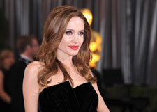 Анджелина Джоли отрезала грудь совершенно напрасно
