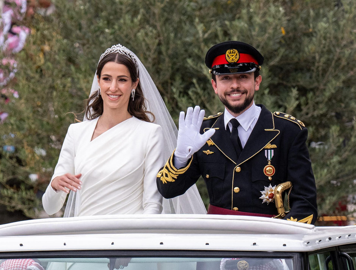 Восток — это богато: невеста принца Иордании — Раджва Аль Саиф — в платье Elie Saab и с прической а-ля «Кейт Миддлтон»