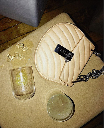 Всегда ли в моде классика фото