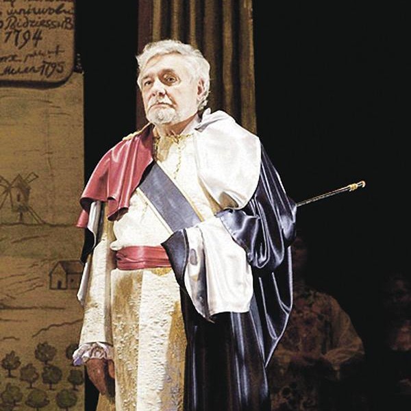 Ростислав Янковский на сцене Национального академического драматического театра имени М. Горького