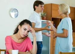 Родители против супруга: как справиться с семейным конфликтом