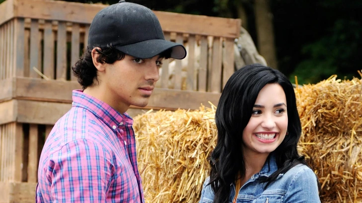 Скандалы Disney: жуткое прошлое Деми Ловато из фильма «Camp Rock: Музыкальные каникулы»