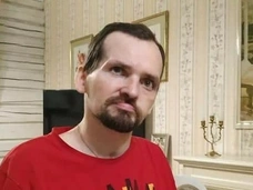 Узнает жену и ест сам. Как складывается судьба Алексея Янина, потерявшего карьеру из-за инсульта