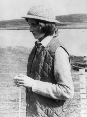 Юная леди Диана во время поездки в Шотландию, 1974