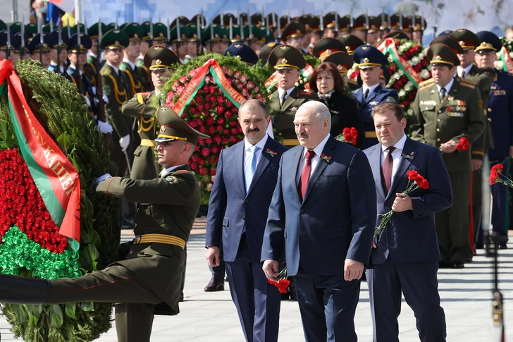 Семь внуков, красавец сын и его загадочная мама. Семья Александра Лукашенко