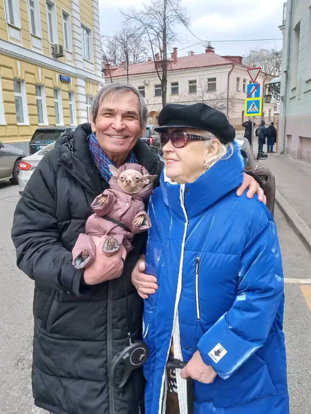 Алибасов проводит время с Шукшиной, а Костенко жалуется на панические атаки. Соцсети звезд
