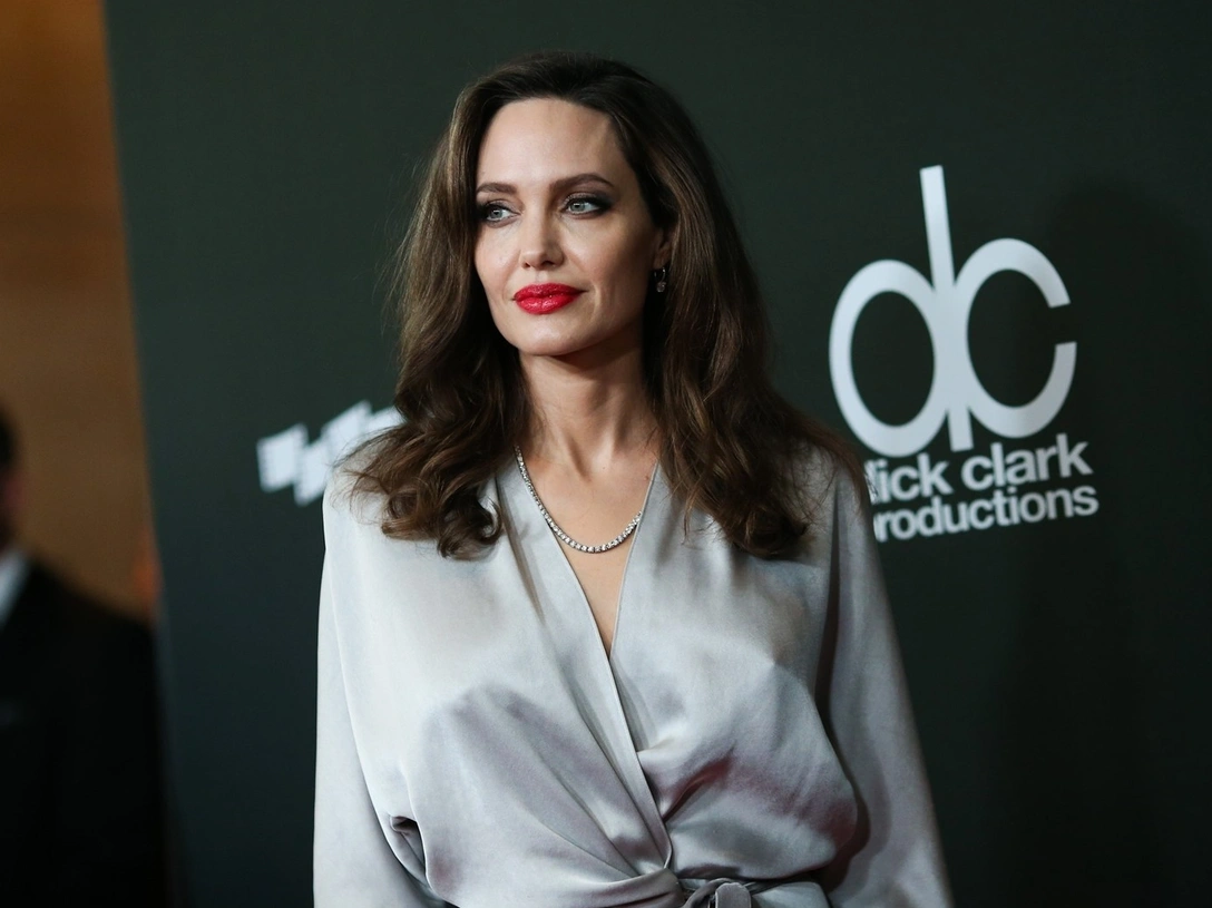Анджелина Джоли в 2017 году | marieclaire.ru