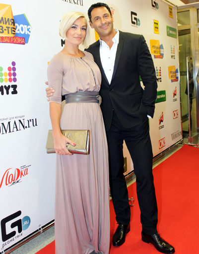 Стас Костюшкин с женой | Источник: Starface