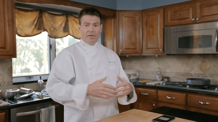 Как приготовить секретный соус для бигмака у себя на кухне: показывает шеф-повар McDonald's (видео)