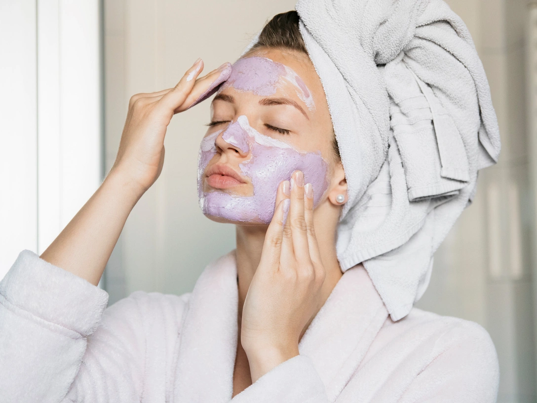 Маски для лица: правила применения и секреты экспертов | marieclaire.ru