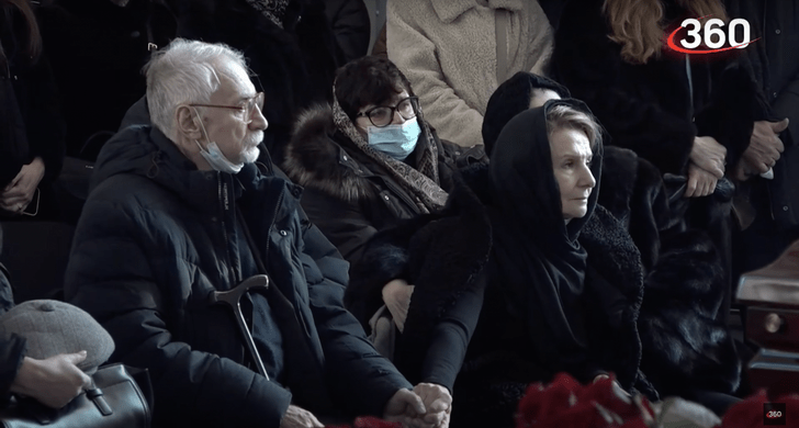 Бывшие жены, дети и родители в слезах: в Москве простились с Михаилом Зеленским