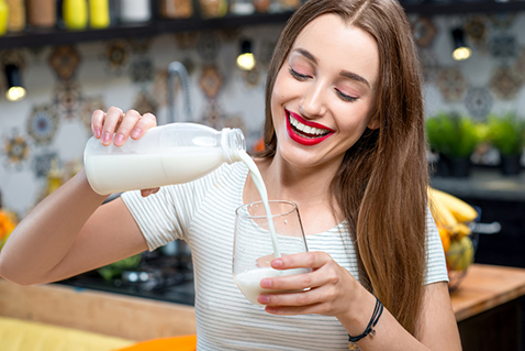 Фото №1 - Пить или не пить? 7 фактов о пользе молочных продуктов