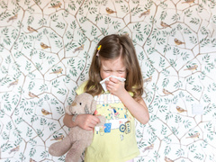 Сопливое, но счастливое детство: как лечить насморк у детей
