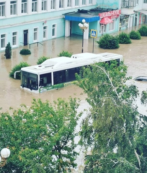 Керчь ушла под воду: мощные фото и видео крымского апокалипсиса