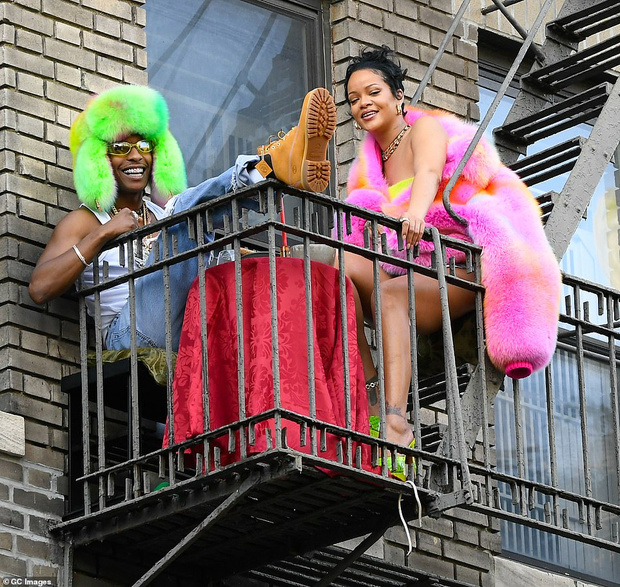 Фото №1 - Если вы не знаете, как удивить своего партнера, устройте ему свидание на балконе, как это сделал ASAP Rocky для Рианны