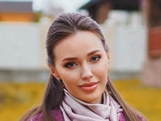 Оправдывая мужа за «леща», Анастасия Костенко написала белорусские номера линий по борьбе с насилием