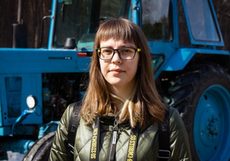 «Маме сказала, что пошла на повара-кондитера»: история 22-летней трактористки