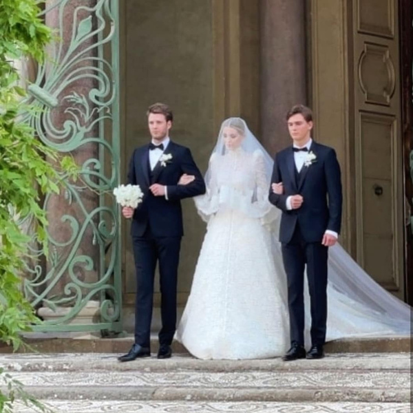 Замуж за миллионера: итальянская свадьба Китти Спенсер — королевское платье и никакой тиары