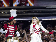 Мадонна оскорбила гранд-даму французской политики