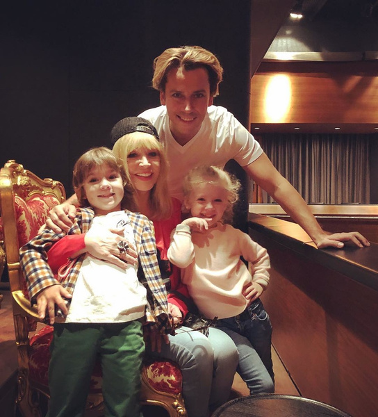 Как дети Галкина и Пугачевой проводят время в ожидании