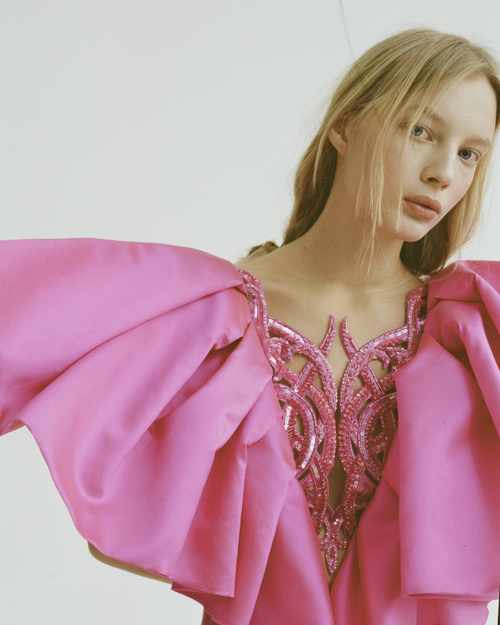 Фото №1 - Российский бренд Yanina Couture стал участником Недели высокой моды в Париже