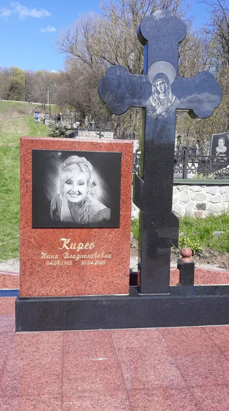 На могиле Нины Кирсо установили памятник — фото
