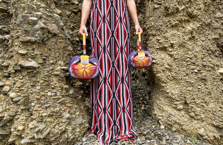 Уникальный аксессуар в руках у Кэти Холмс — сумка «Нина»