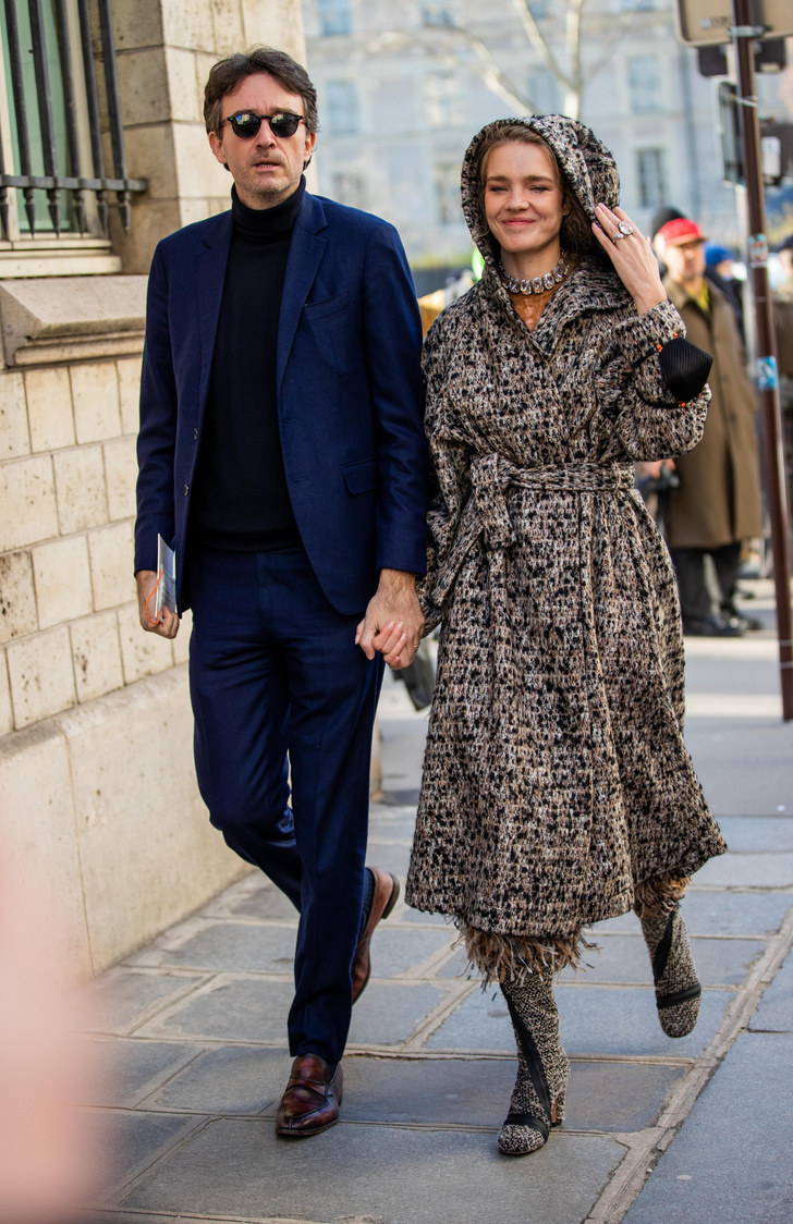 Фото №1 - Кутюрное пальто, стеклянные драгоценности и любимый мужчина: Наталья Водянова на показе Dior