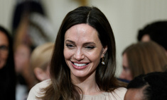Вся сияет и в светлых тонах: Анджелина Джоли победила депрессию