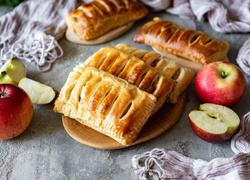 Слойки с яблоком и карамелью: идеальный рецепт выпечки, чтобы порадовать близких
