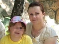 «Не разговаривает, только мычит»: как мать убитых в Рыбинске девочек переживает трагедию