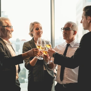 Притянут успех и деньги: как окружить себя статусными людьми