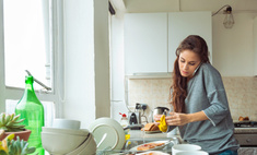 Лайфхак для кухни: как почистить столовые приборы с помощью фольги