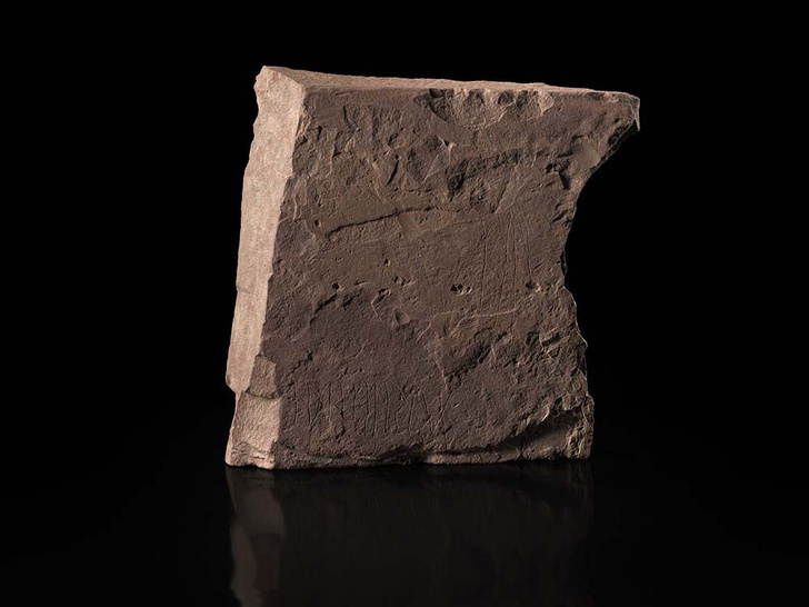 «Для Идиберы»: посмотрите, как выглядит старейший рунический камень возрастом 2000 лет