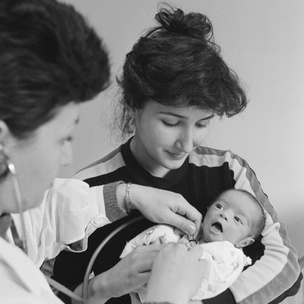 Беременные школьницы в СССР: как травили «Лолит» за их раннее материнство