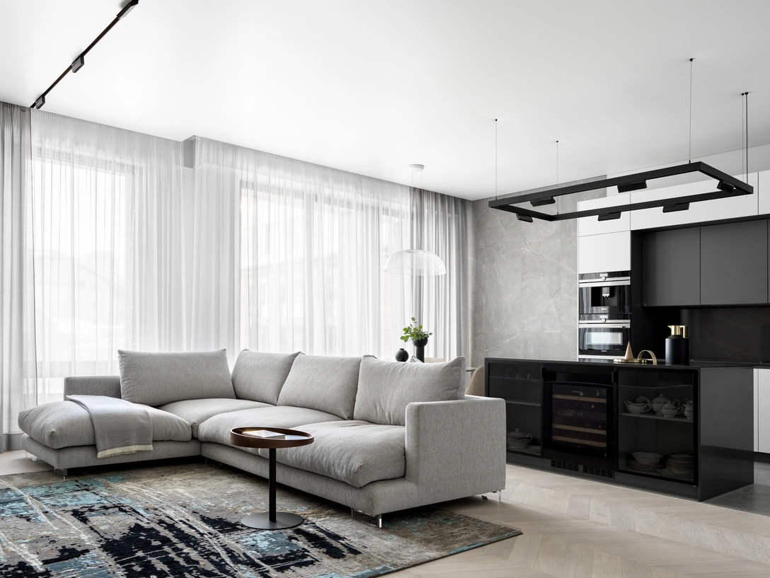 Кухня-гостиная. Диван «Ланкастер», Estetica. Ковер, Designcarpets. Столик, Barcelona Design. | Источник: Сергей Красюк