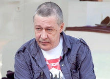 Михаил Ефремов станет новым ведущим «Жди меня»