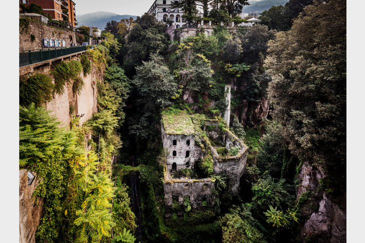Завораживающие руины: 10 живописных развалин со всего света
