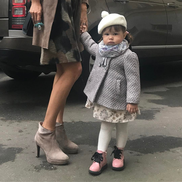 Екатерина Климова поделилась домашним снимком с младшей дочерью