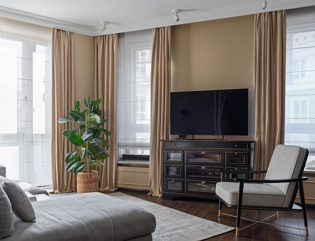 Гостиная. Тумба — собственность заказчиков. | Источник: Сергей Красюк