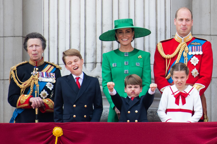Принцесса Анна, принц Джордж, принц Луи, Кейт Миддлтон, принц Уильям, принцесса Шарлотта