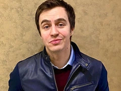 Скандальный комик Иван Абрамов поделился откровениями о родах жены, которой нельзя толстеть