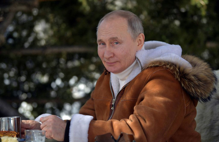 Сибирский шик: что западный мир говорит об огненно-рыжем костюме Путина