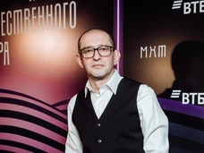 Элегантный Хабенский, Михалкова в клетчатой юбке, вернувшийся из Америки Козловский на премии МХТ