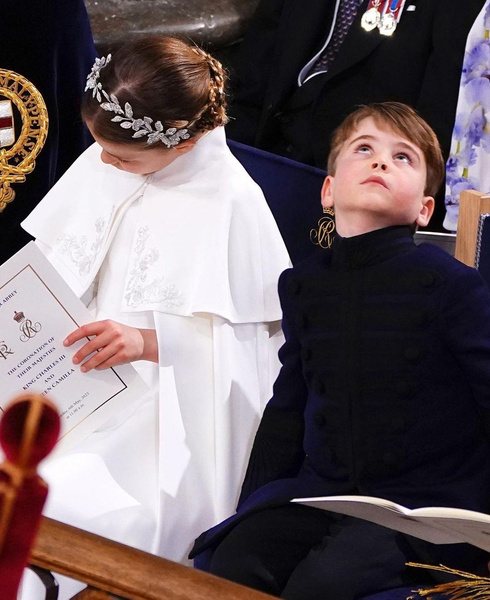15 трогательных и смешных детских фото с коронации Карла III