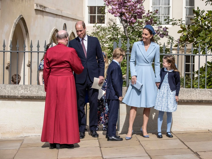 Герцог и герцогиня Кембриджские со старшими детьми на Пасхальной службе в часовне Святого Георгия, 17 апреля 2022